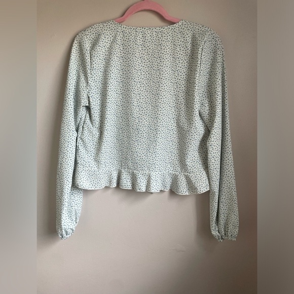 Sadie & Sage Front Tie Ruffle Long Sleeve Cropped Top Women's Size Small - Picture 2 of 7